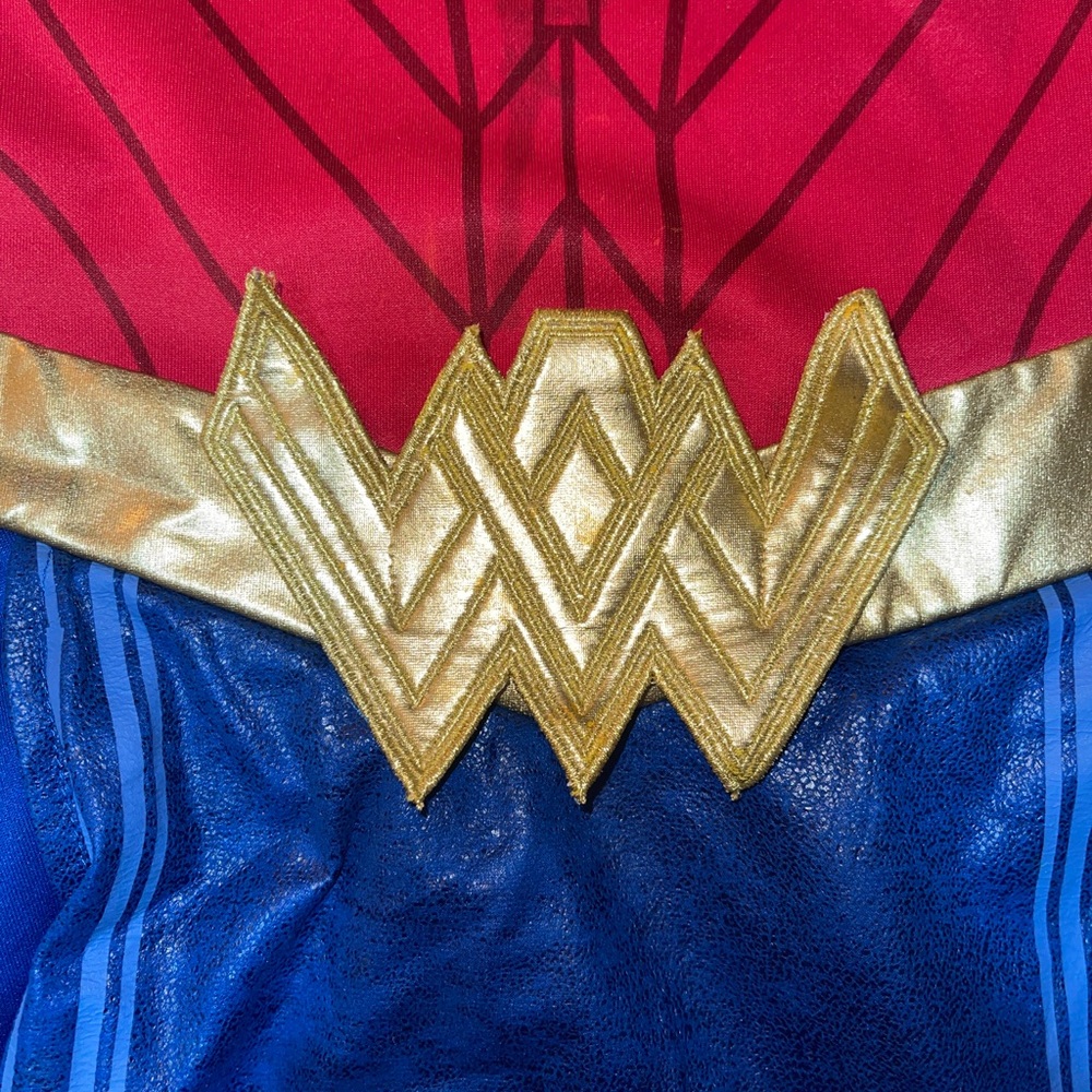 Girs Wonder Woman costume (size 14/xl) - Picture 3 of 7
